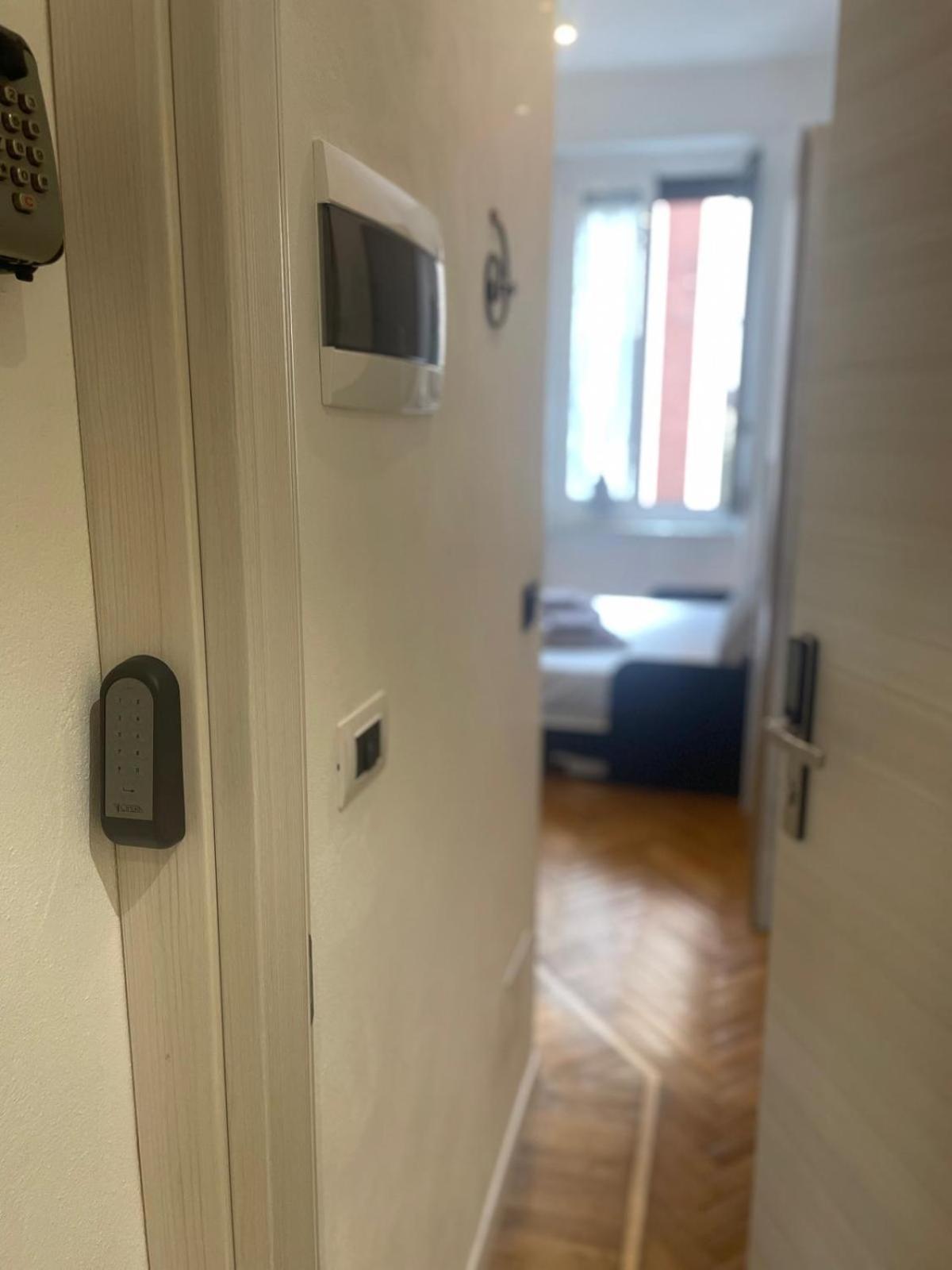 Drooms 4,0 Domotic Smart Self 24H,7 Vicino Treni Porta Susa E Centro Storico Torino Esterno foto