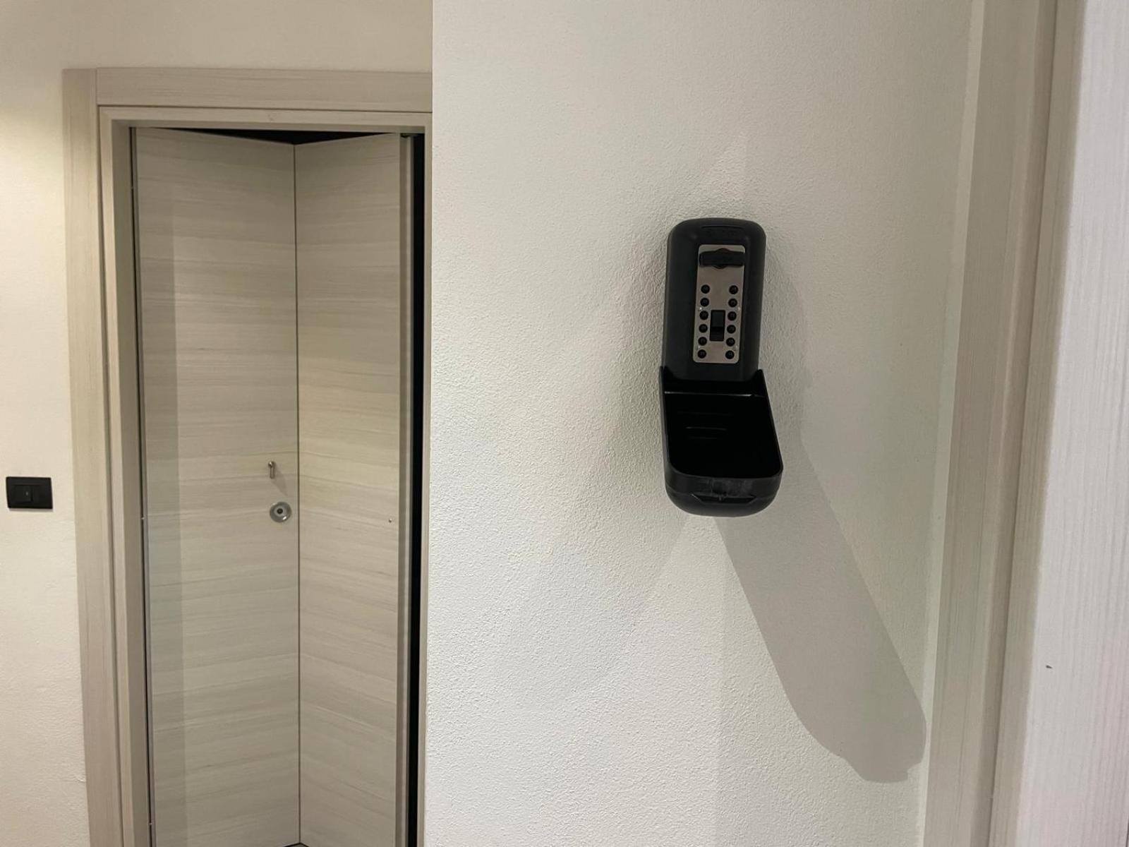 Drooms 4,0 Domotic Smart Self 24H,7 Vicino Treni Porta Susa E Centro Storico Torino Esterno foto